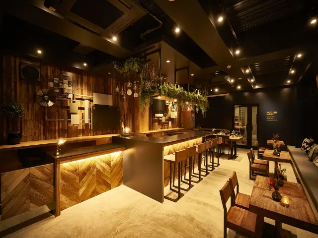 24時間利用可能の共有スペースにはカフェ＆バーも併設