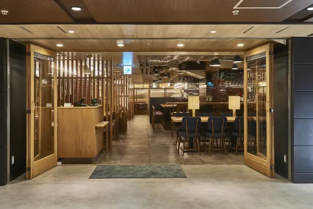 気軽に立ち寄れる開放的な店構え