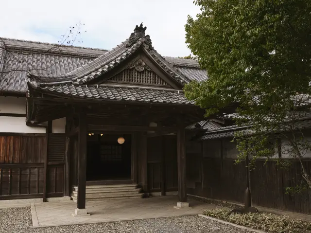 御殿をはじめ6つの建物が国の重要文化財