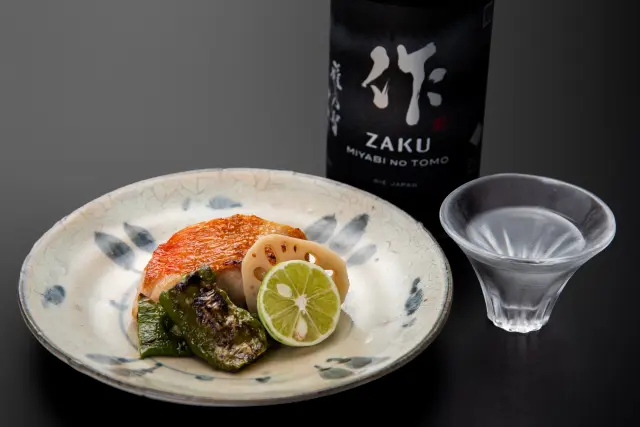 地元の旬食材を使った料理を提供