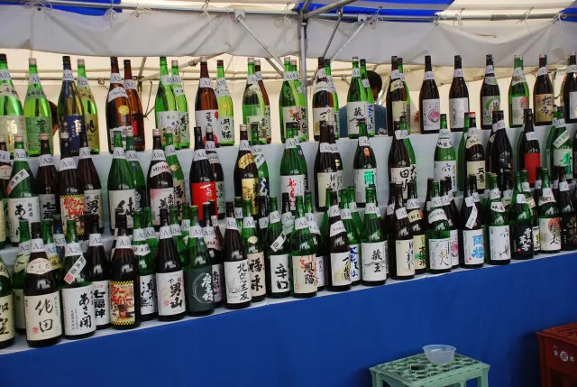 全国の地酒約800銘柄が試飲可能
(写真提供:(公社)東広島市観光協会)