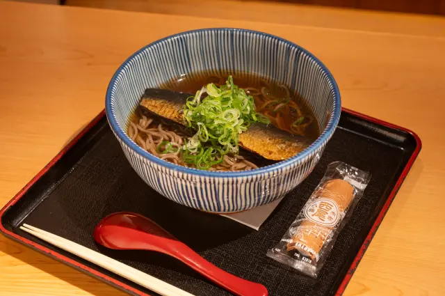 にしんの旨みと出汁の味わいを楽しめる「にしんそば」