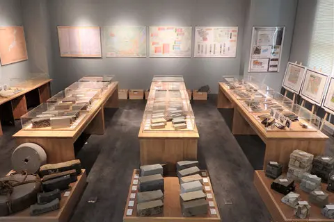 日本各地や世界の砥石を展示