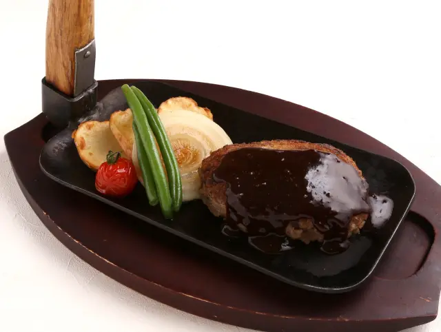 下り線の「il Cane Italiano」で味わえる「黒田庄和牛鍬焼きハンバーグ」