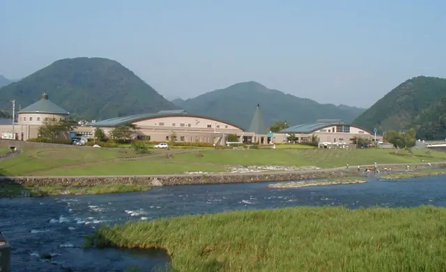 虹の森公園にある四万十川の生態をテーマにした小さな水族館