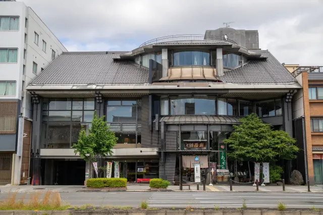 西利本店外観