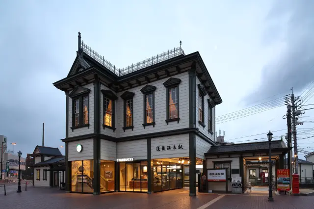 旧駅舎を活用した、趣ある洋館の店舗