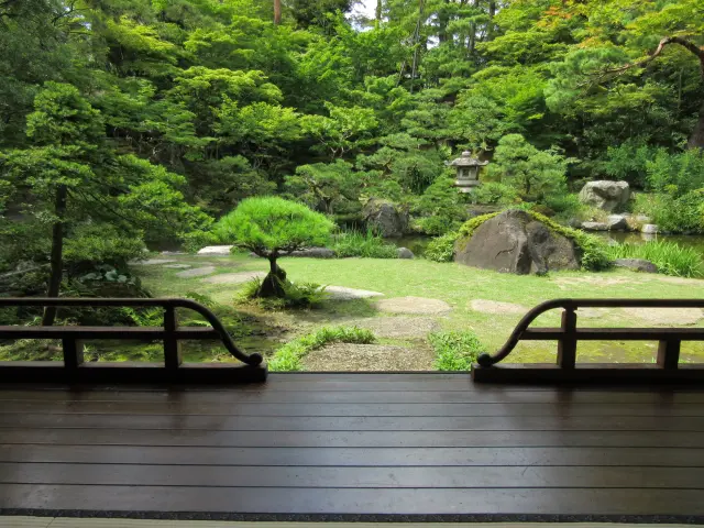 四季折々に表情を変える趣ある日本庭園