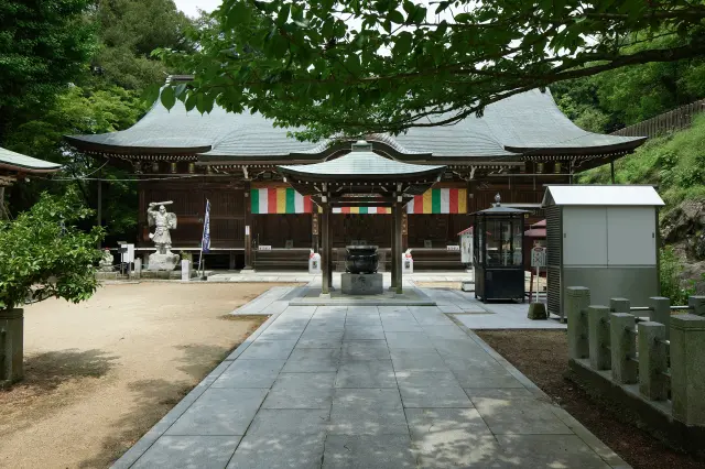 特異な形態の複合建築が特徴の頓証寺殿(重要文化財)