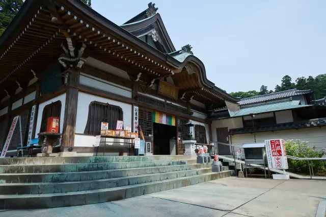 1986年建立の護摩堂