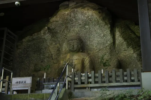 純真無垢な童顔の山王山石仏