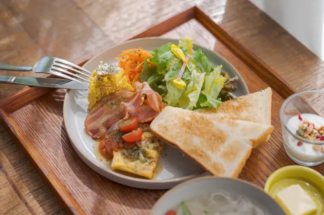 岩手の旬の食材を取り入れた朝食