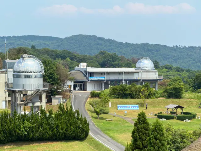 美星天文台では晴天時に昼間の一等星観察も実施