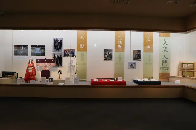 資料展示室は公演チケットがなくても利用可能