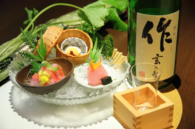 ワインやシャンパン、日本酒など選び抜いたお酒と料理のマリアージュも