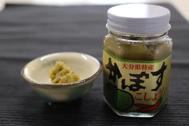 鍋料理や刺身、肉料理など幅広い料理に使える「かぼすこしょう」