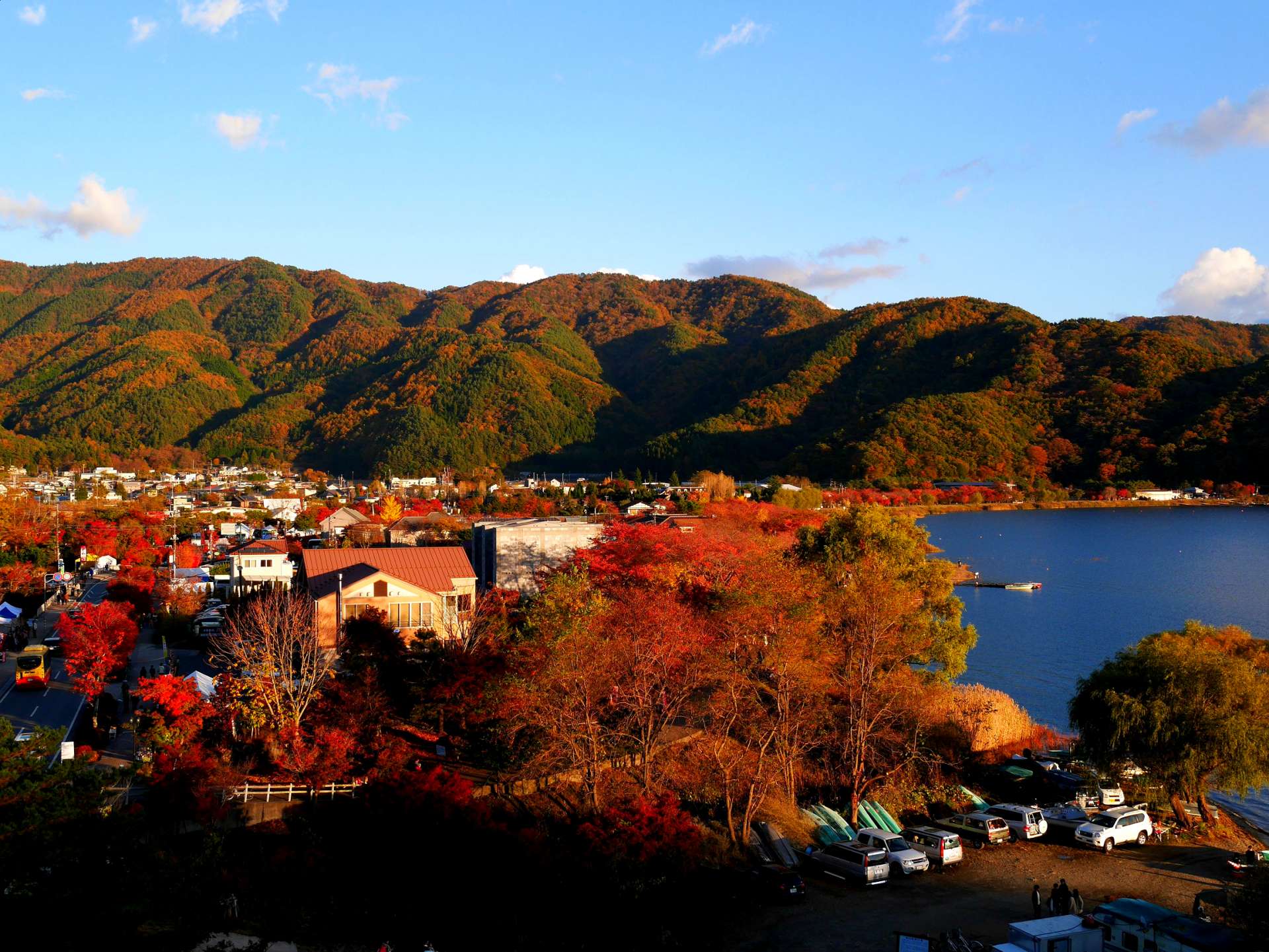 山梨紅葉景點河口湖 可以欣賞楓葉與富士山的絕景住宿溫泉 好運日本行