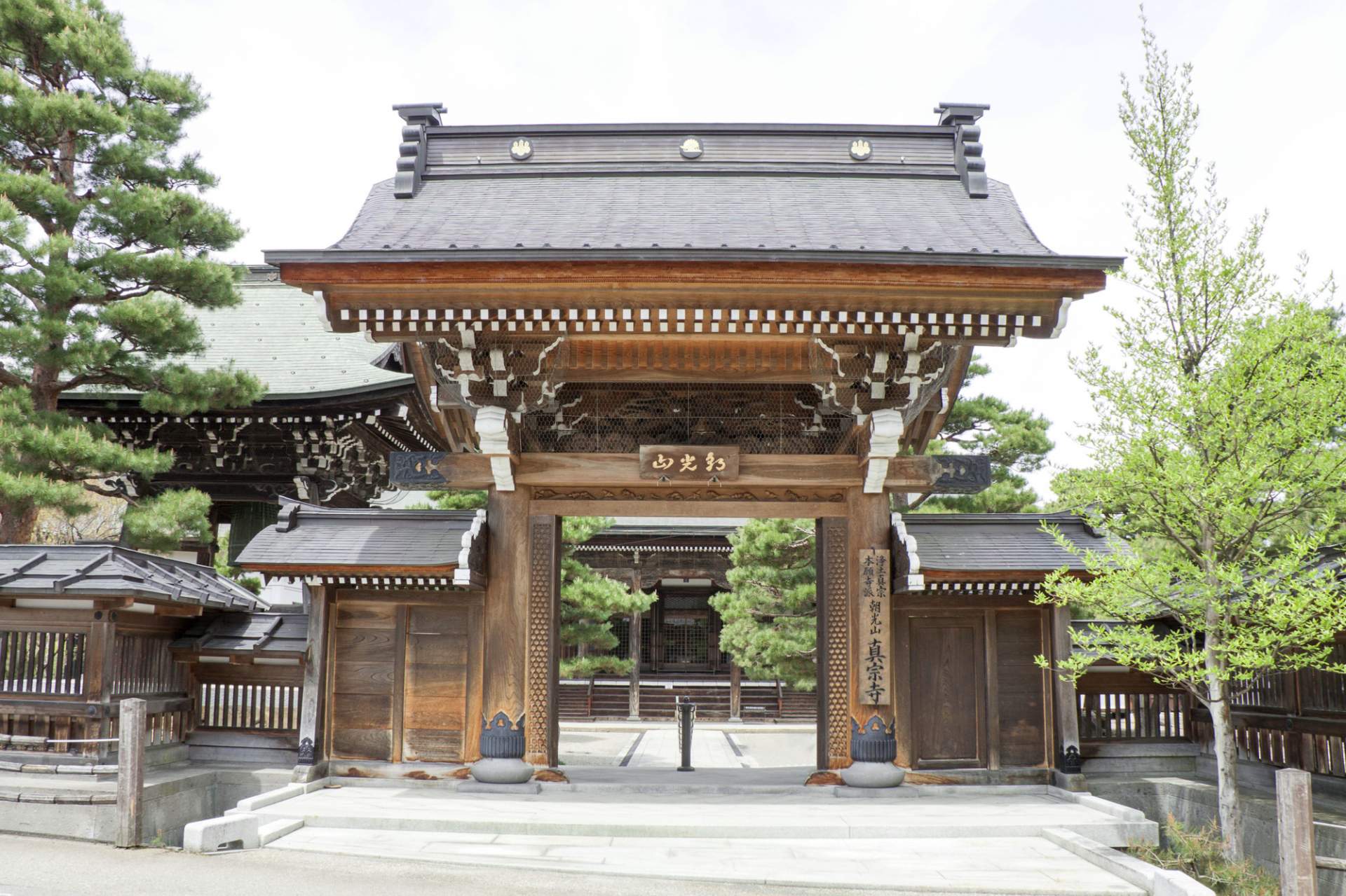 Experience traditional Japanese culture at a historic Buddhist temple that  is connected to the Imperial family