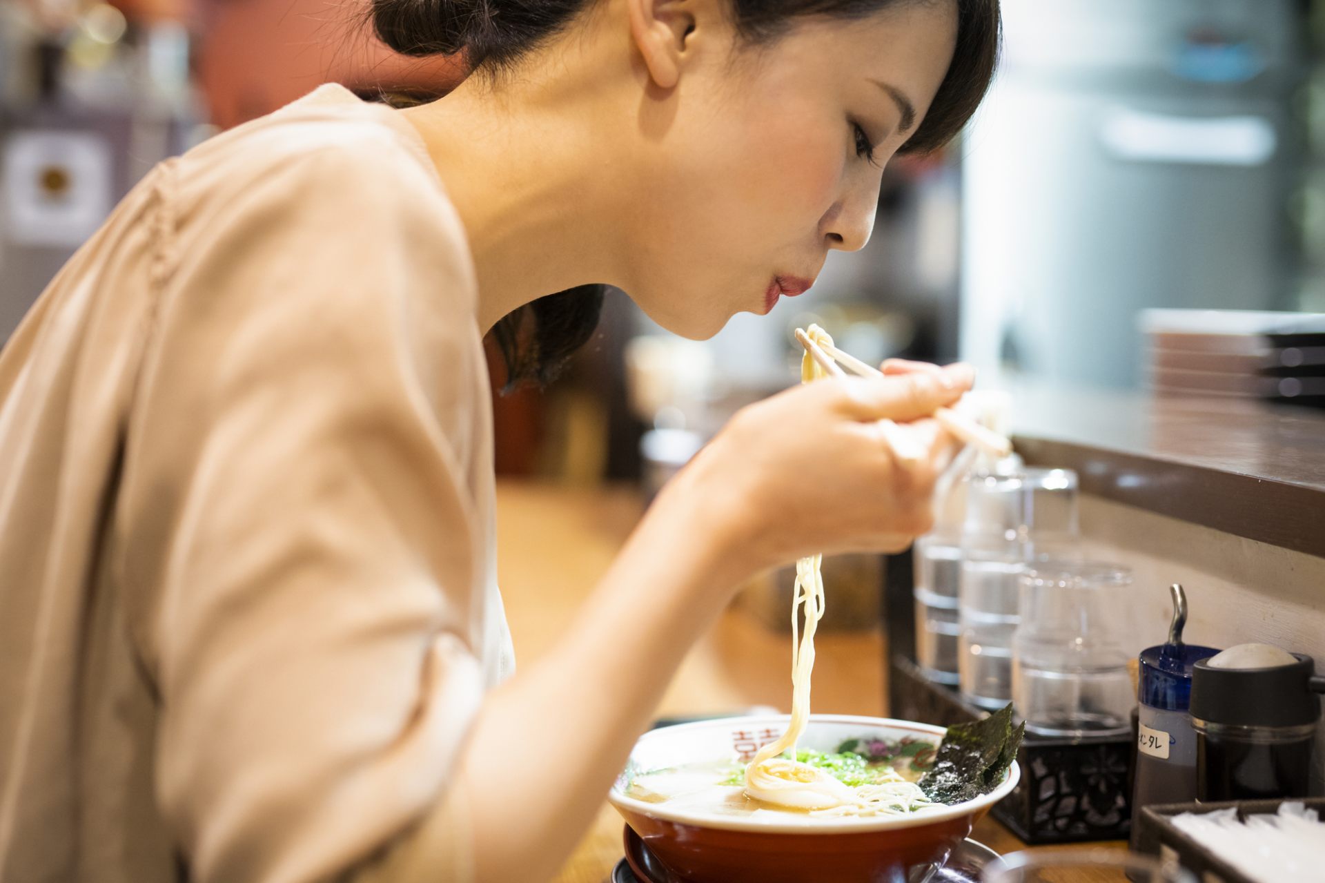 日本味增拉面的家常做法，吃到舔碗才过瘾！_哔哩哔哩_bilibili
