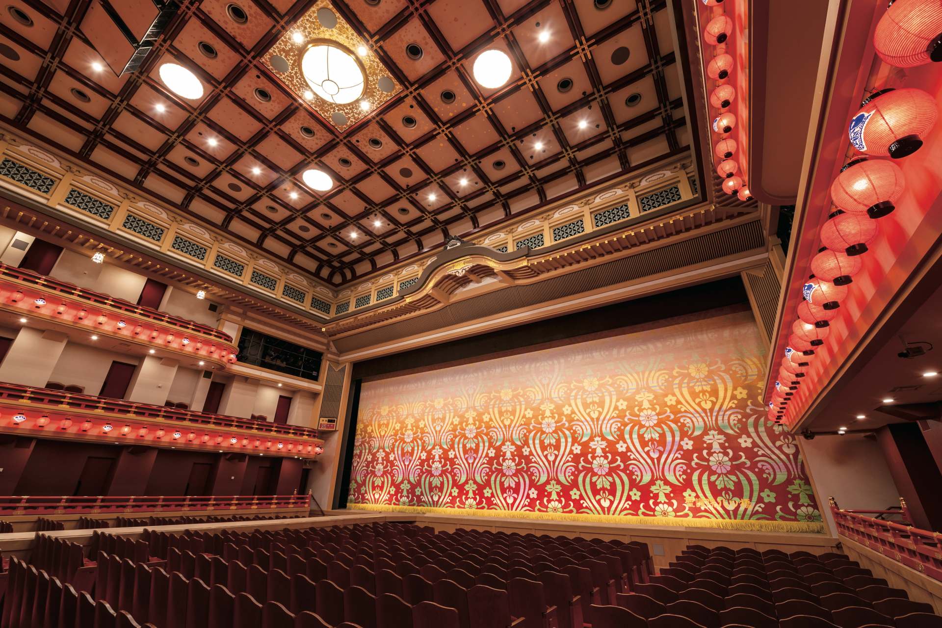 The oldest theatre in Japan, built in the birthplace of Kabuki | GOOD LUCK TRIP