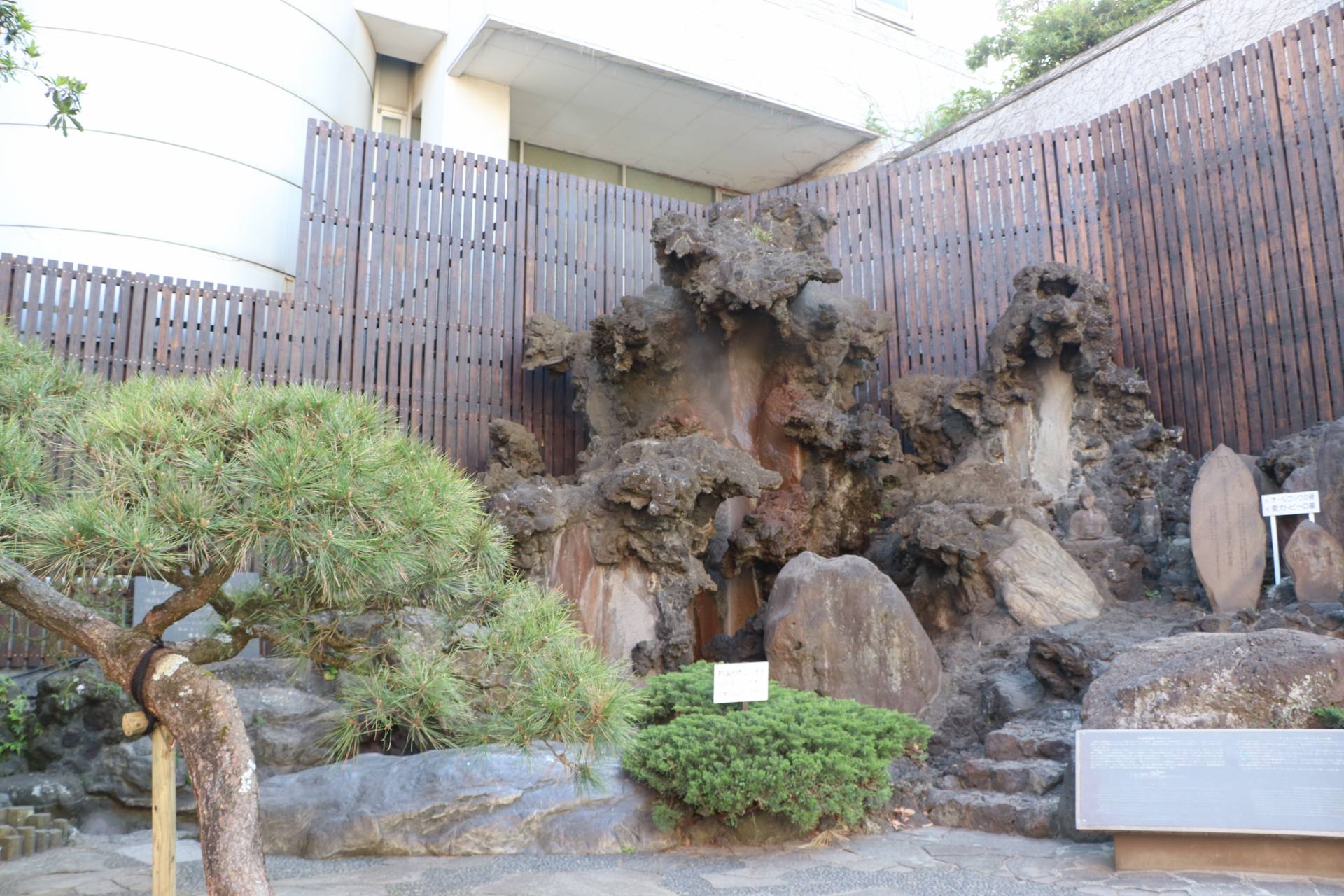 Atami Onsen is renowned as the site of Japan's first hot spring health resort and stands as one of the country's most popular hot spring destinations.