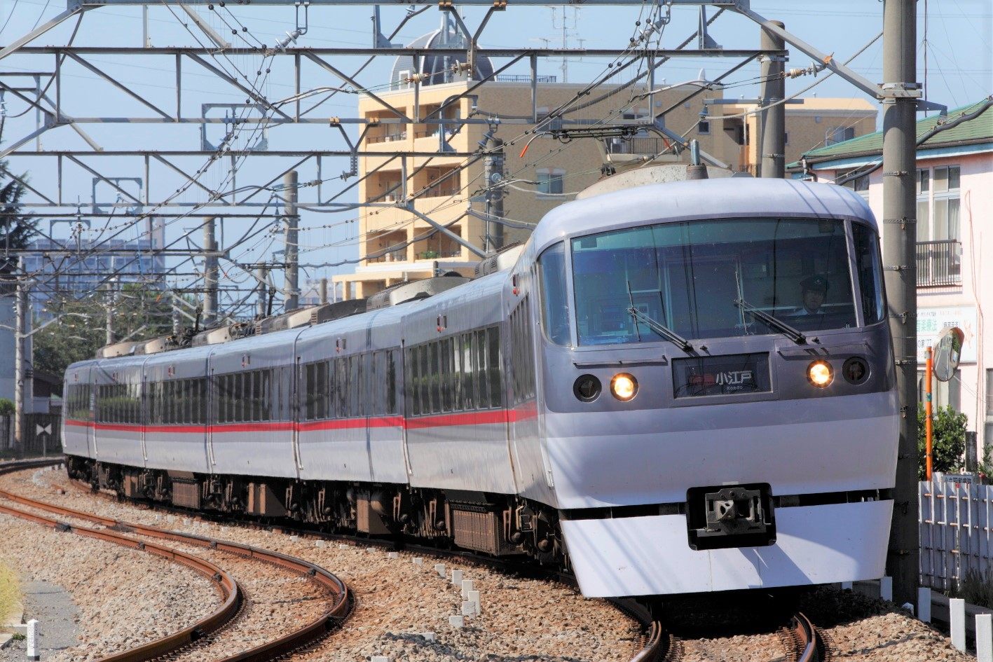 Travel from Seibu Shinjuku Station to Honkawagoe Station in just 44 minutes on the Limited Express Red Arrow! Separate limited express ticket is required.
