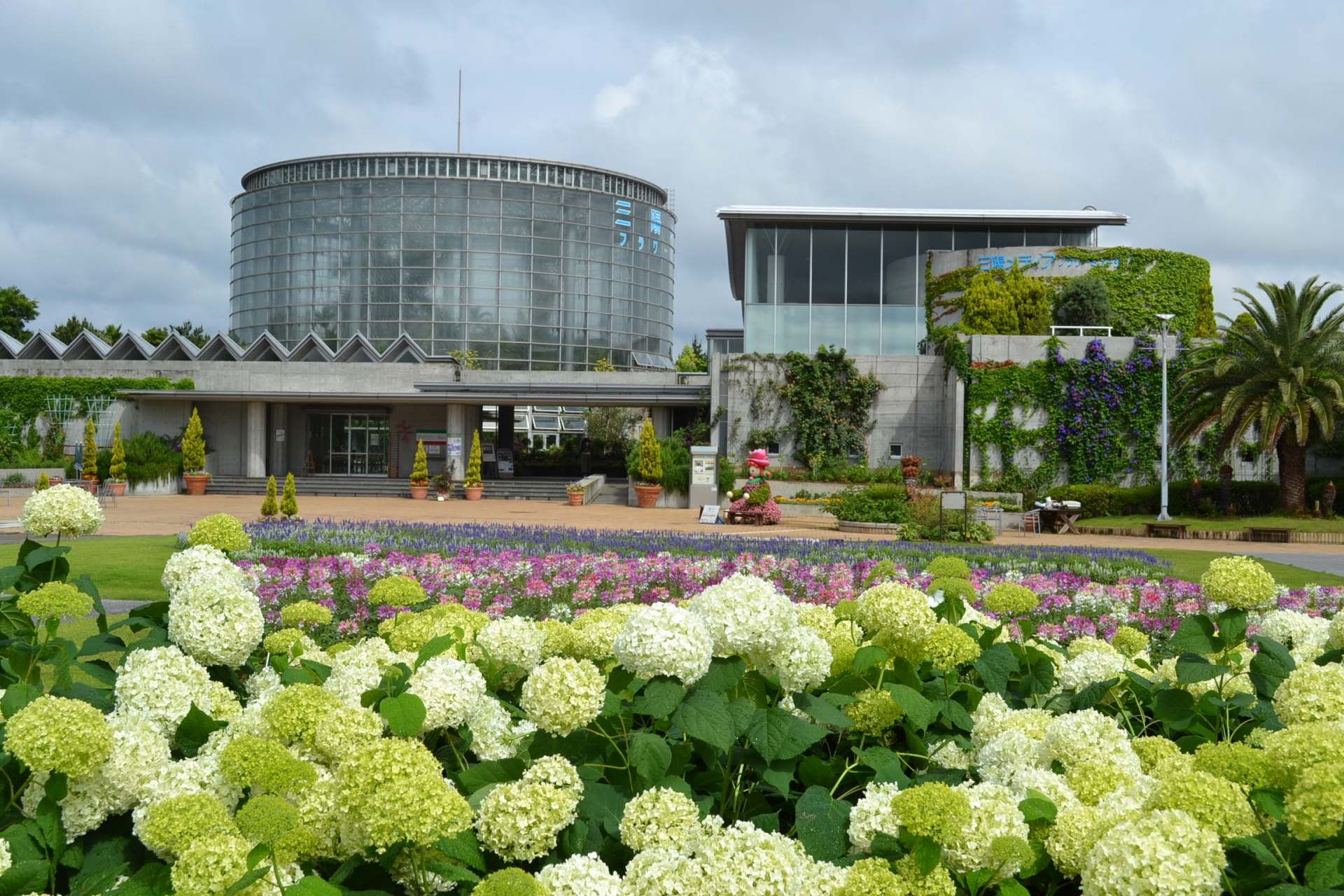 Sanyo Media Flower Museum (Chiba City Flower Art Museum) - Must 