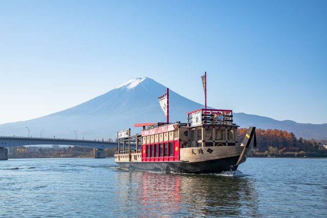 Lake Motosu round trip boat Moguran