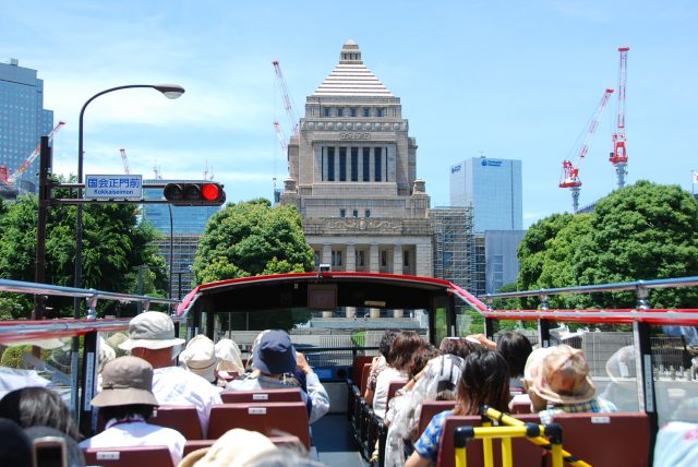 The National Diet Building on the "Imperial Palace, Ginza, and Marunouchi Course"
