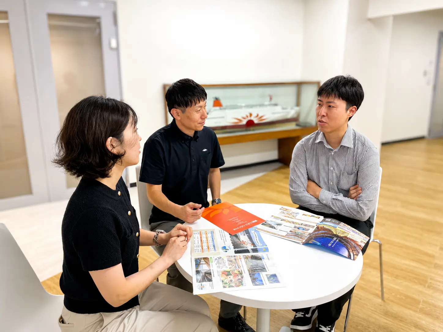 これまでのインバウンド施策をふり返る前田氏、吉田氏、山田氏(右奥から)