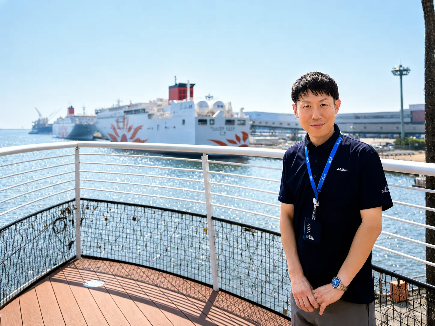 さんふらわあ むらさき号を背景に思いを語ってくださった